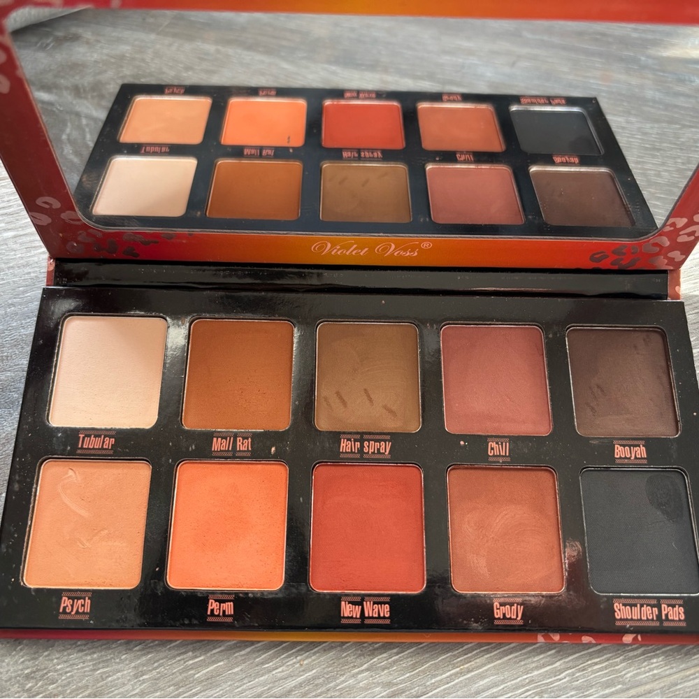 Violet Voss Matte Eye Shadows Palette